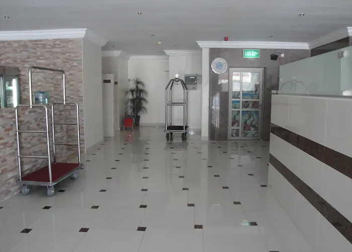 Marina Royal Hotel Suites
